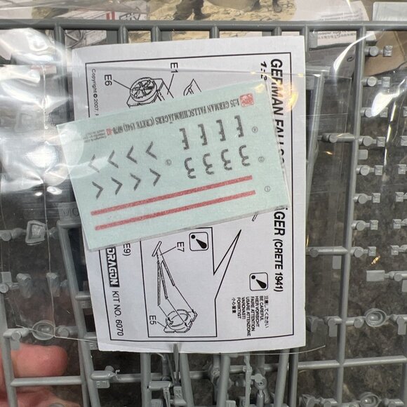 Dragon Model Kit 39 to 45 Series Germany 1:3  German Fallshirmjager Crete 1941 - Picture 8 of 9